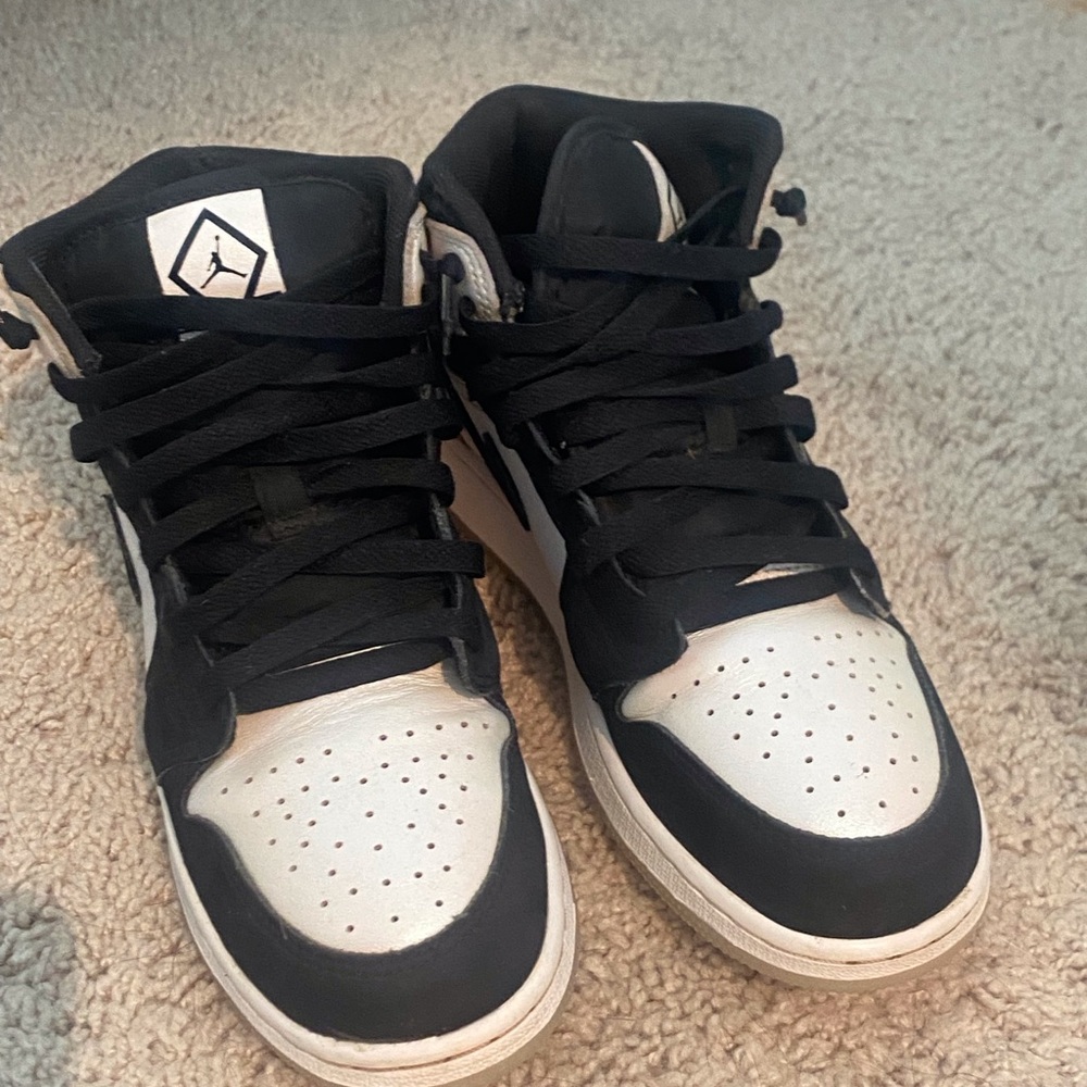 Jordan Black and White Athletic Shoes Classic Design